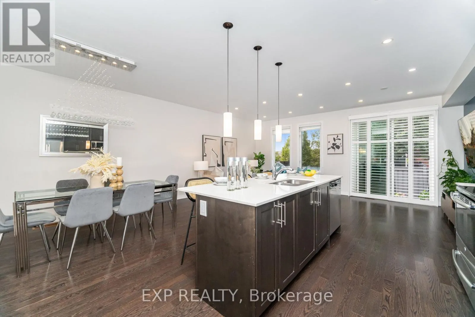 806 BANKS CRESCENT