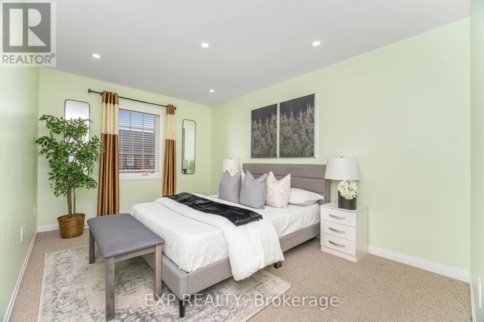 806 BANKS CRESCENT