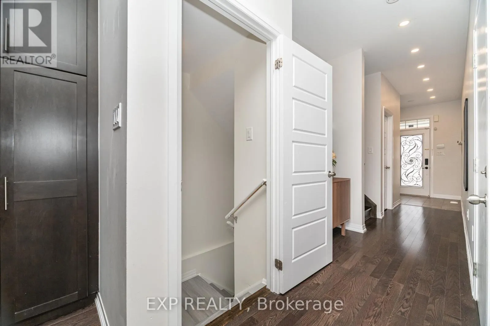 806 BANKS CRESCENT