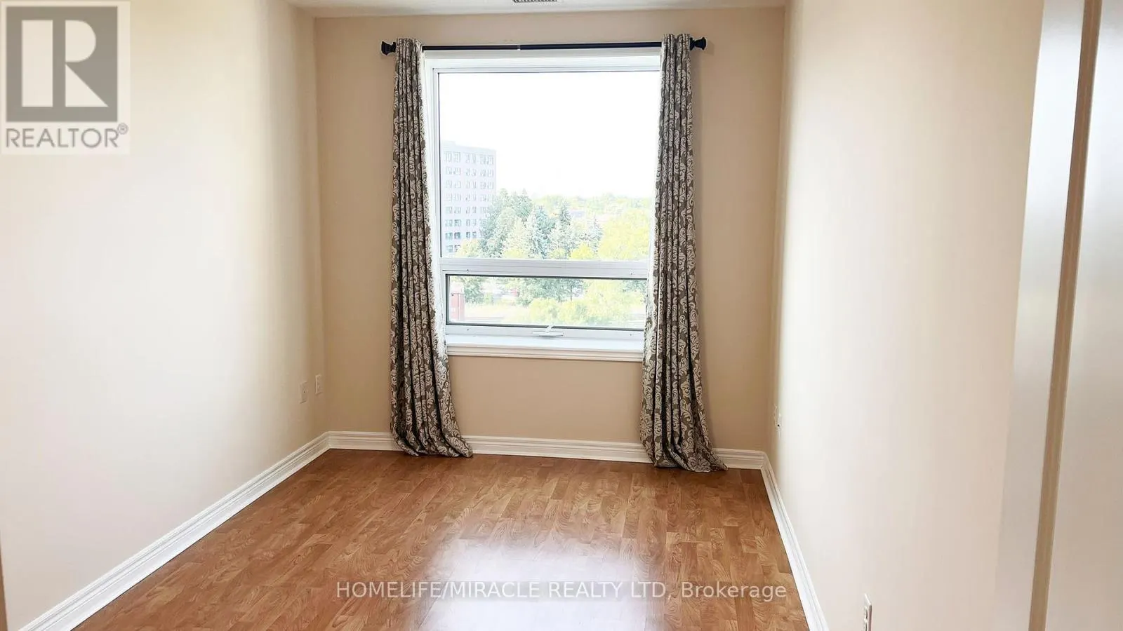 502 - 383 MAIN ST E