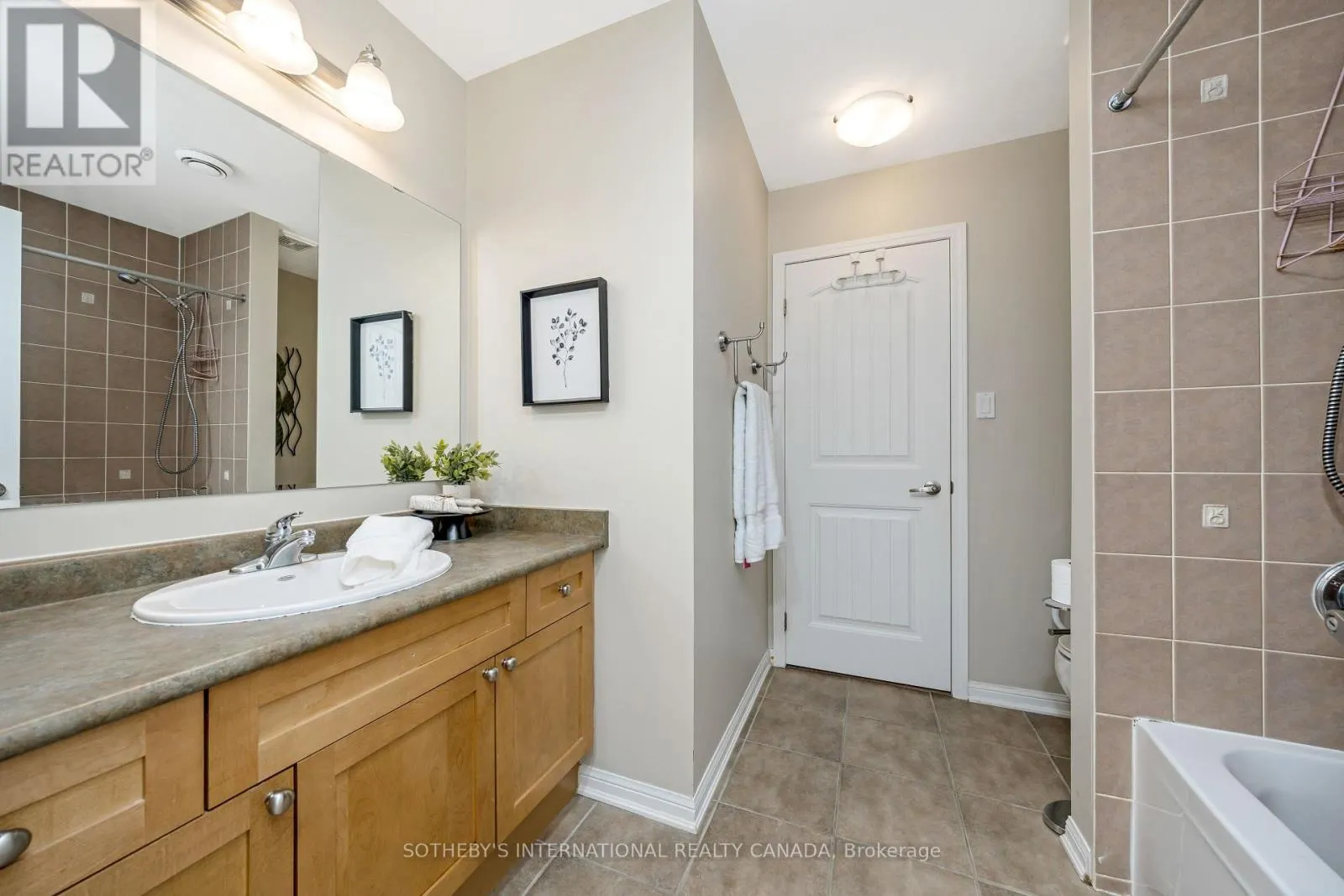 465 CUSICK CIRCLE