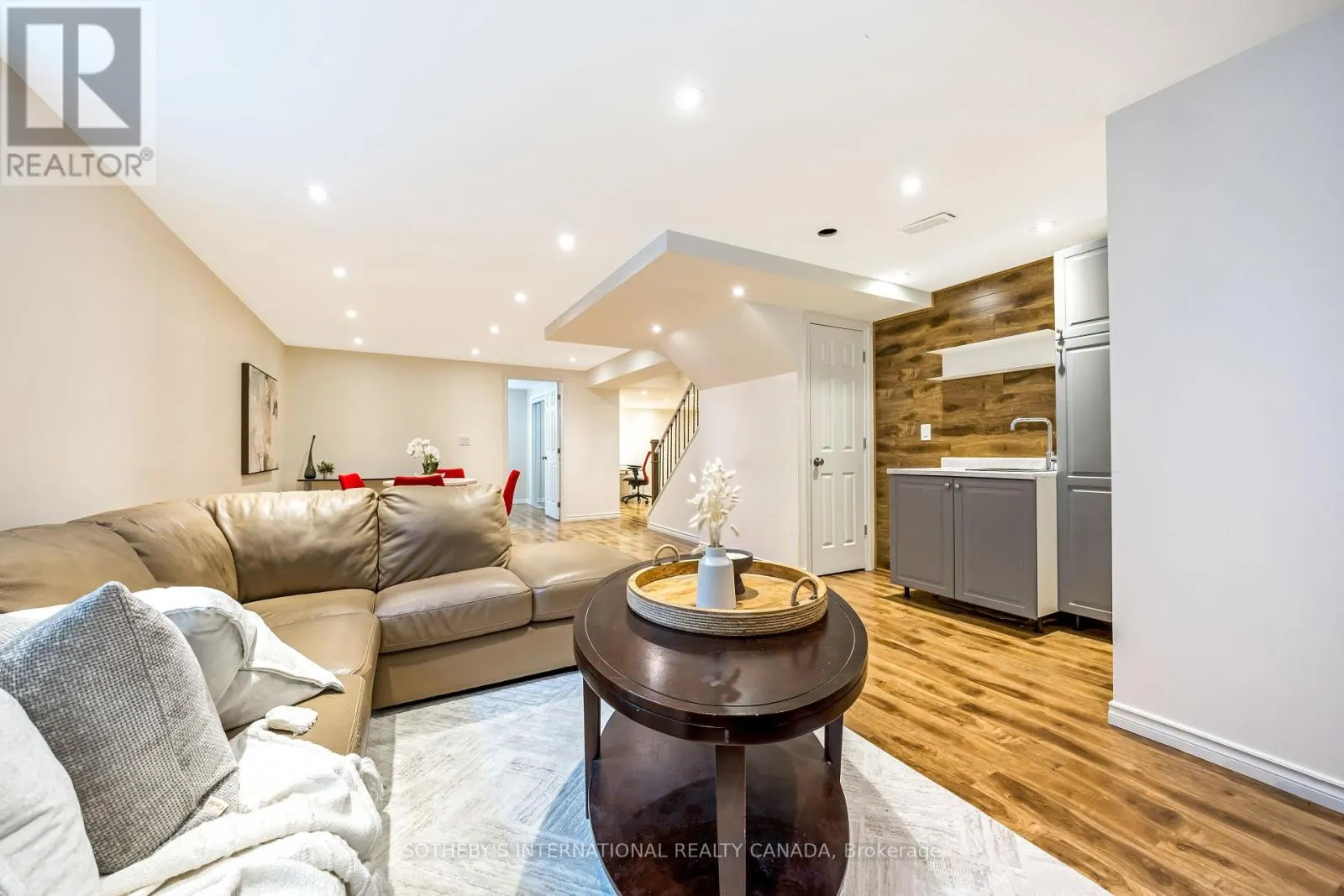 465 CUSICK CIRCLE