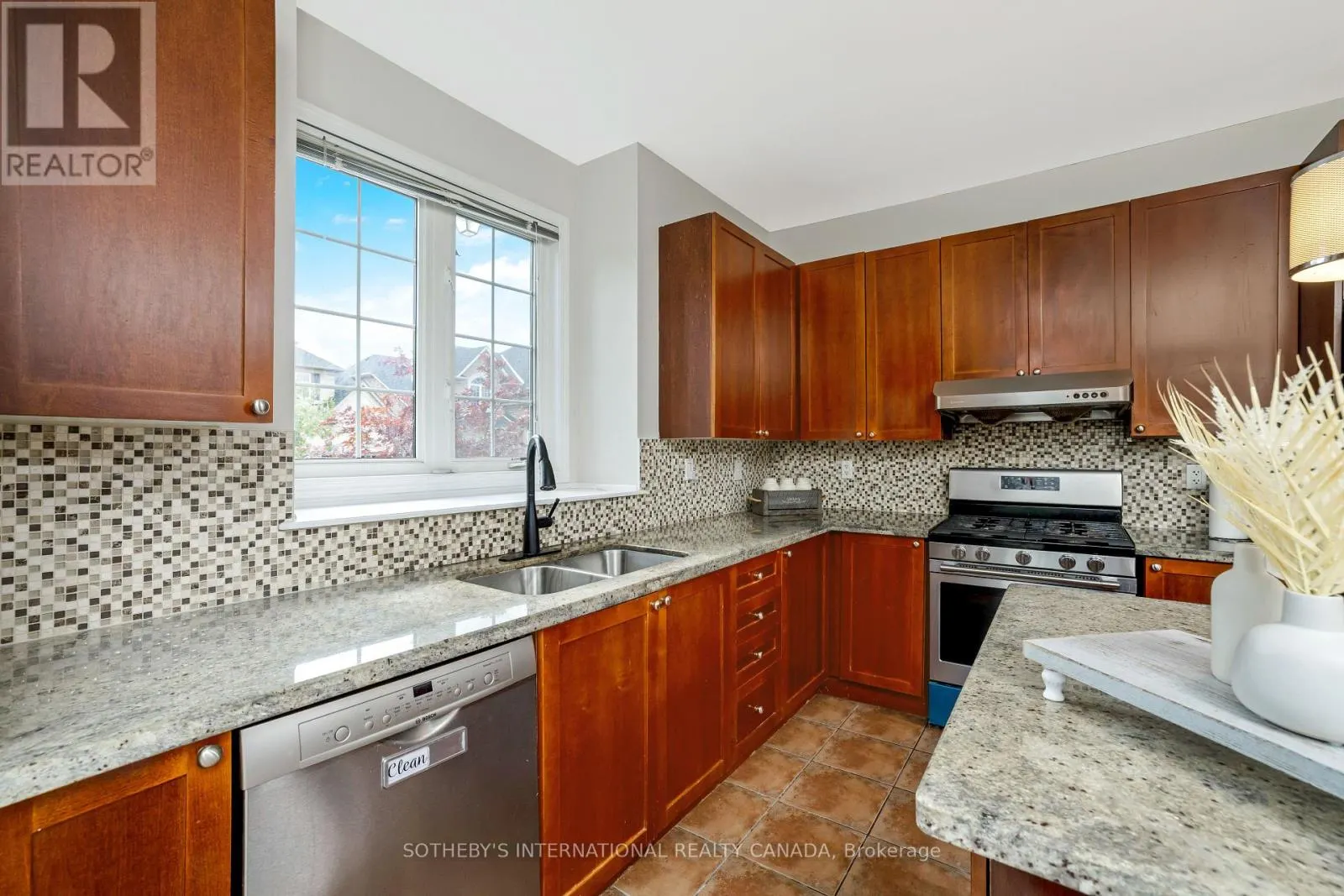 465 CUSICK CIRCLE