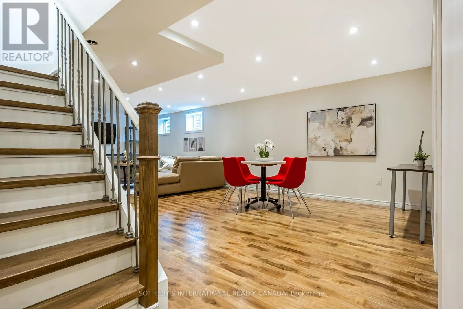 465 CUSICK CIRCLE
