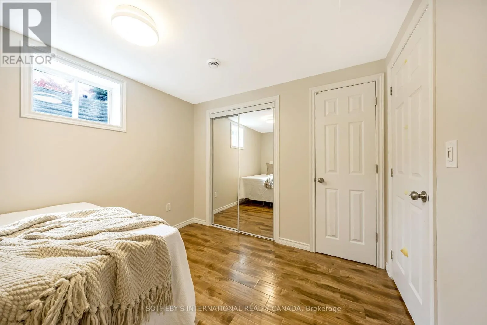 465 CUSICK CIRCLE