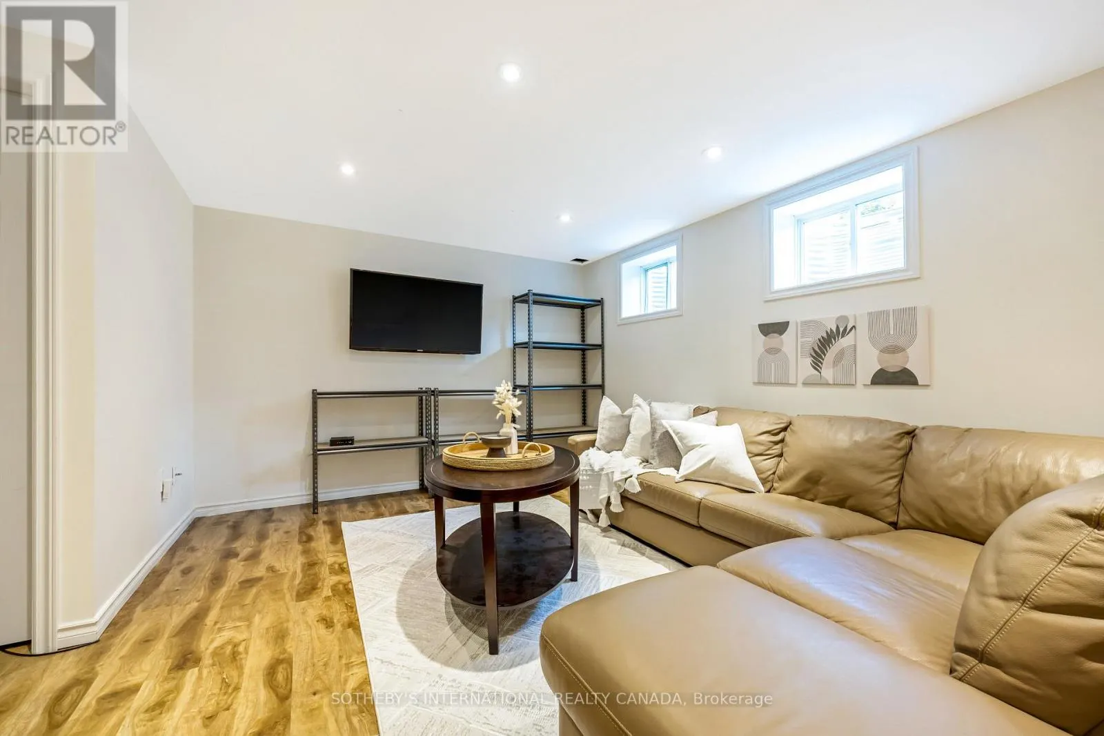 465 CUSICK CIRCLE