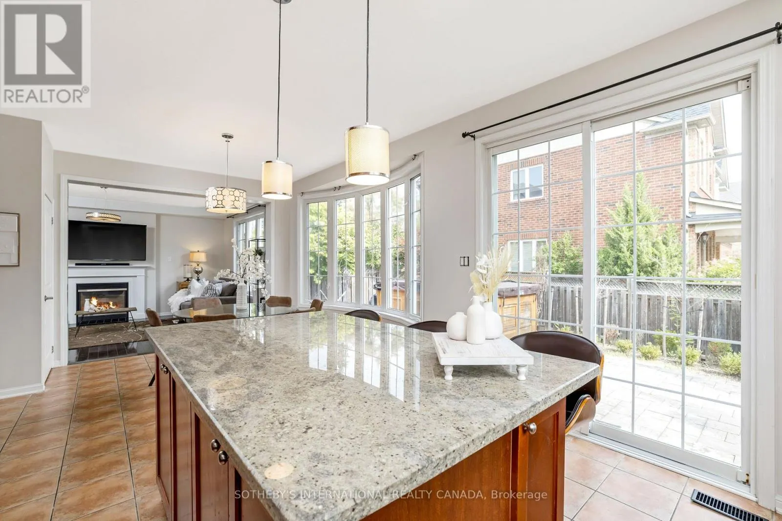465 CUSICK CIRCLE