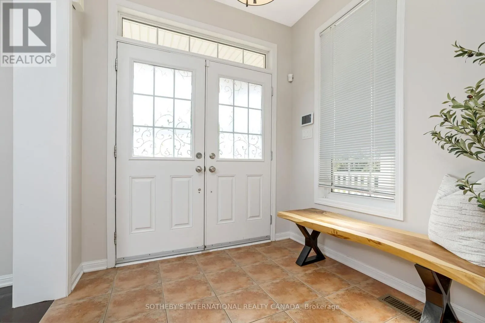 465 CUSICK CIRCLE