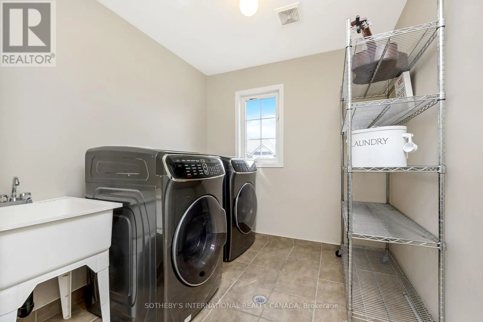 465 CUSICK CIRCLE