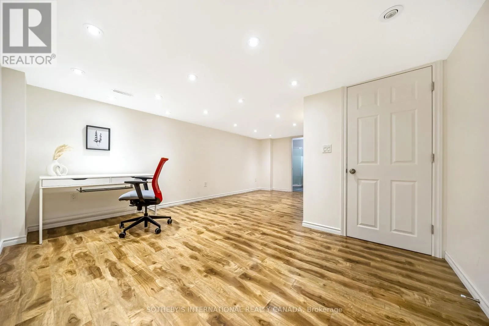 465 CUSICK CIRCLE
