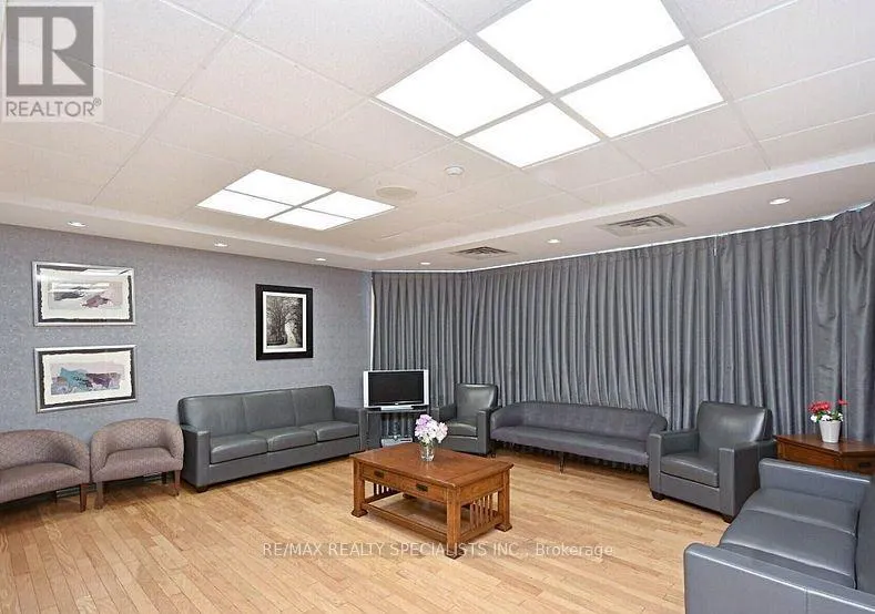 1112 - 135 HILLCREST AVENUE