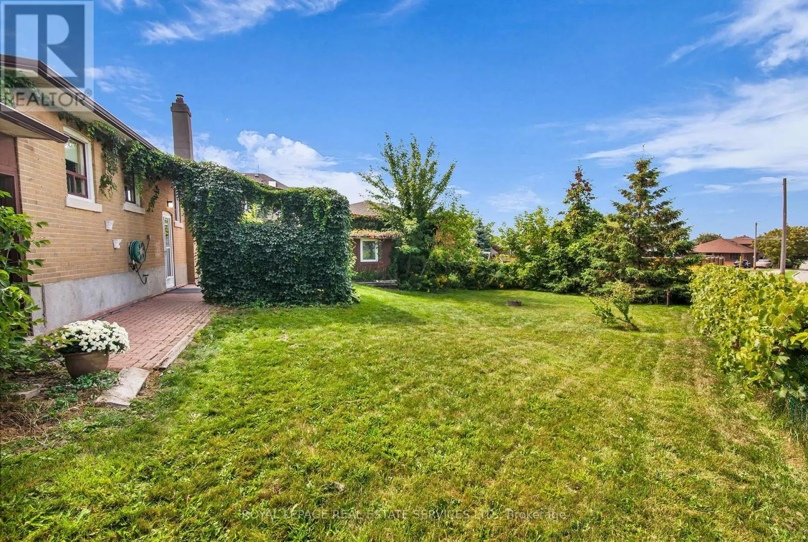 16 REDFERN AVENUE