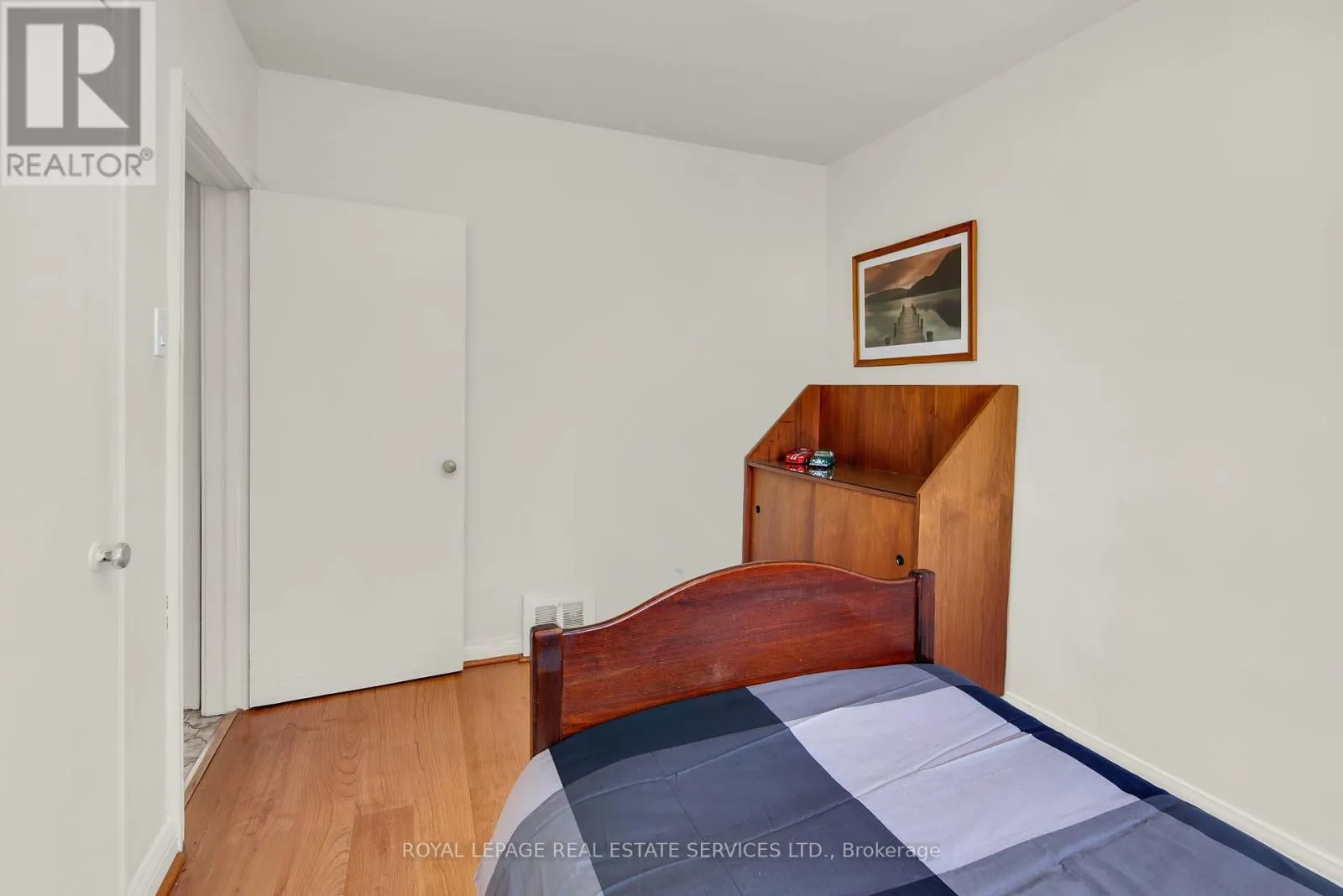 16 REDFERN AVENUE