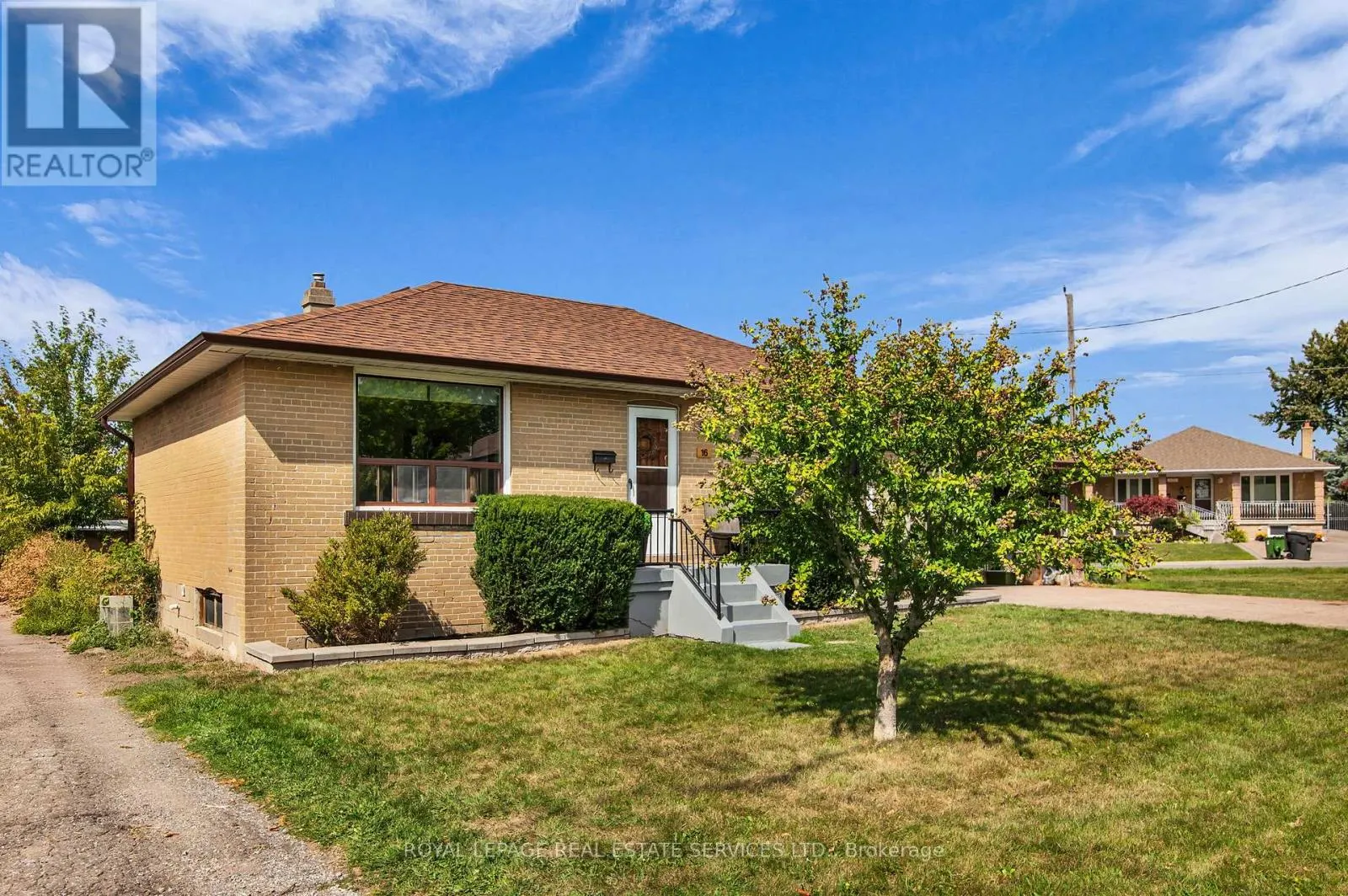 16 REDFERN AVENUE