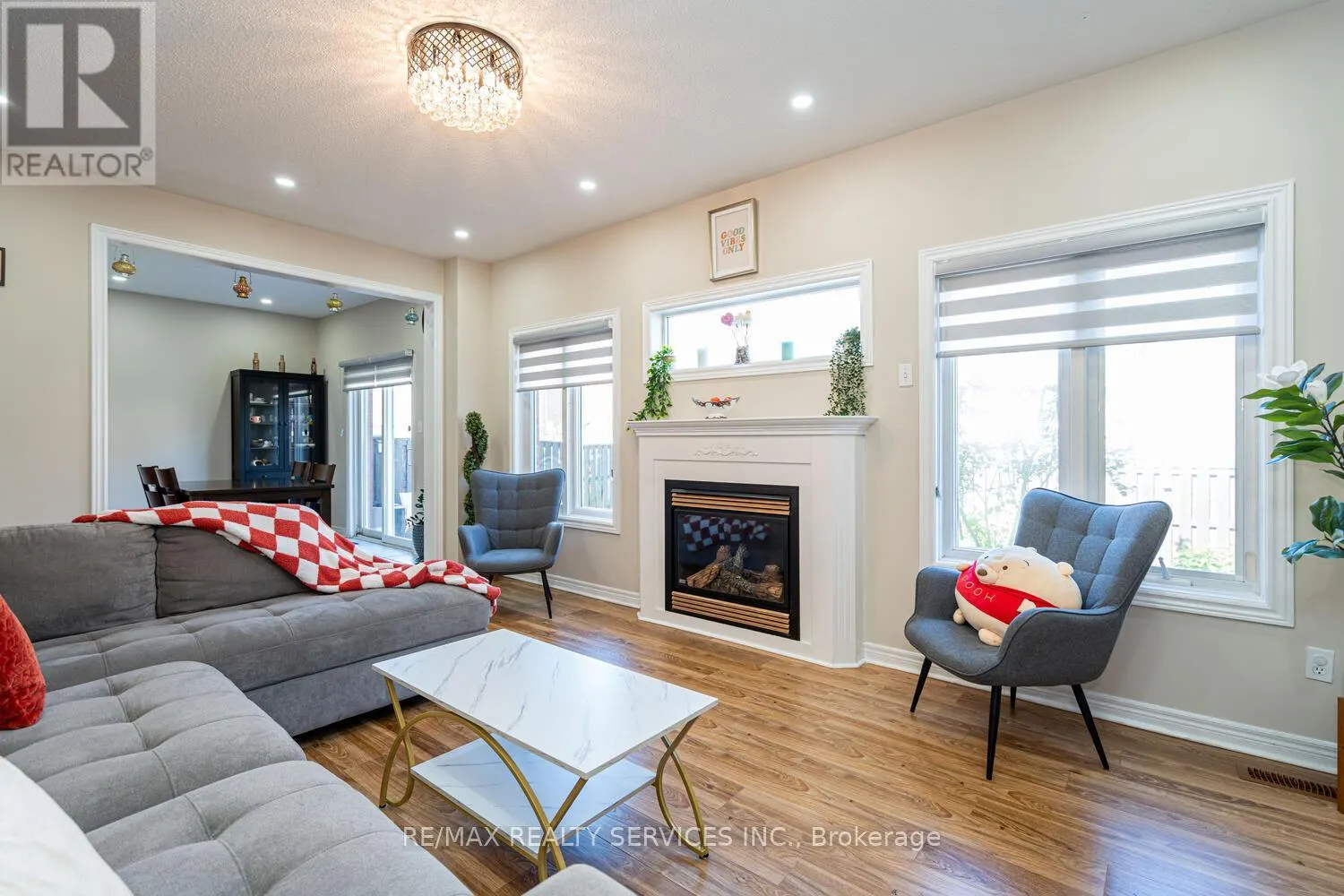 6 FOXHOLLOW ROAD