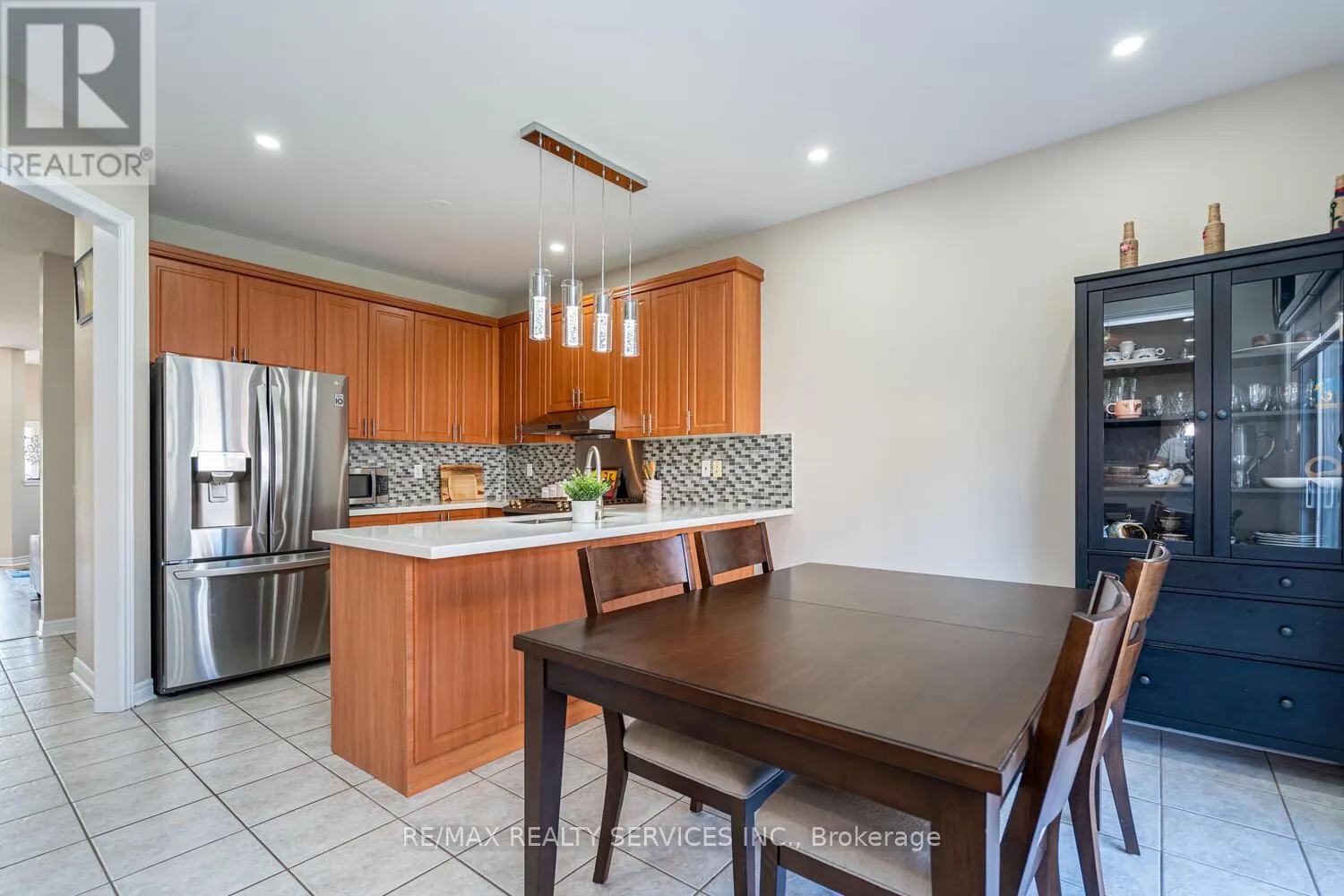 6 FOXHOLLOW ROAD