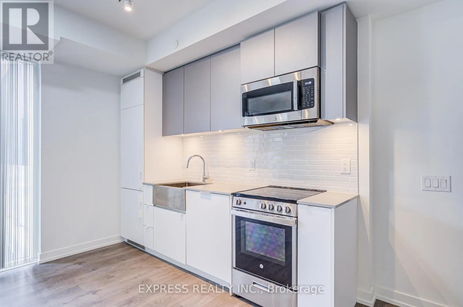 701 - 270 DUFFERIN STREET