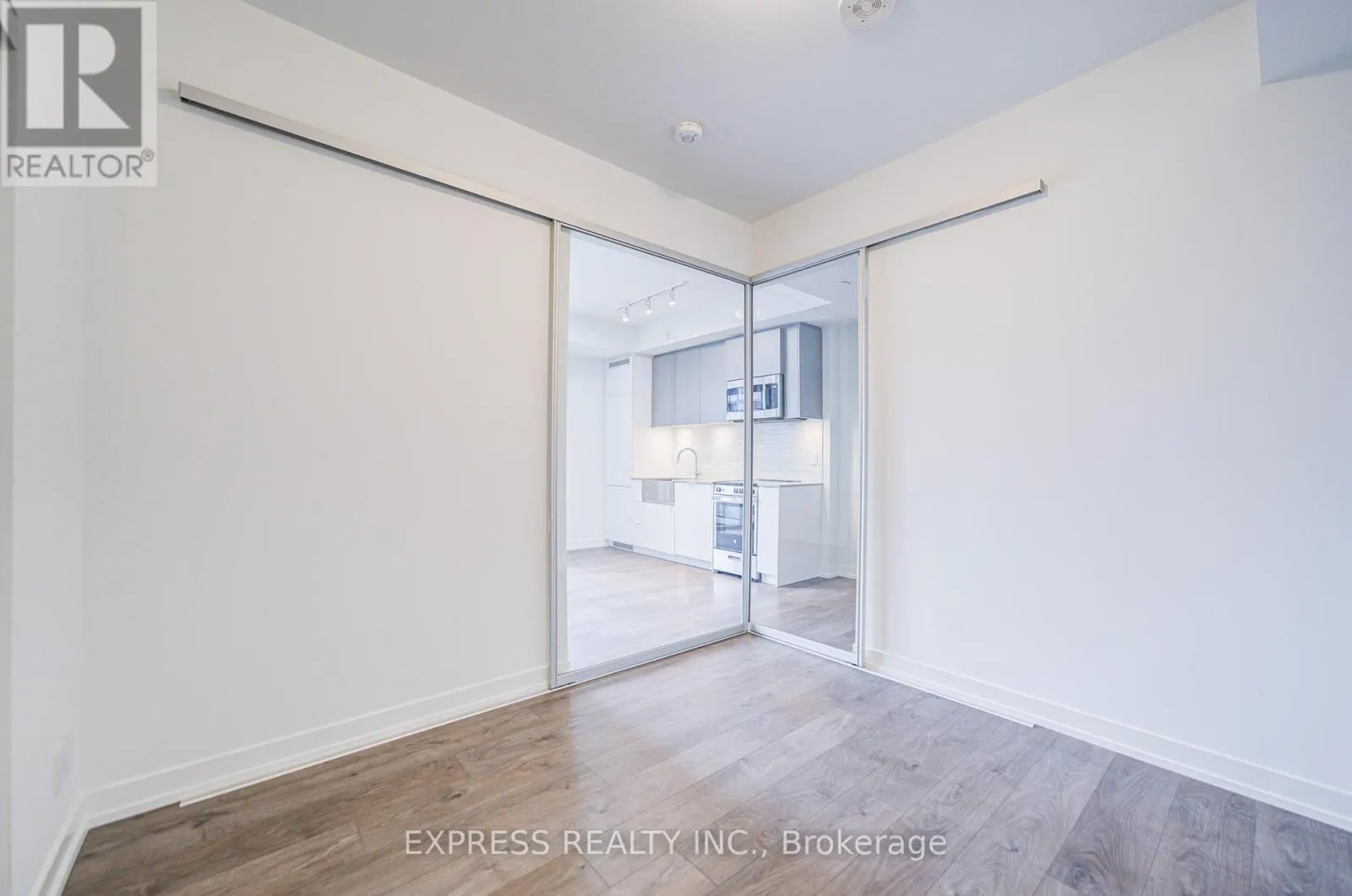 701 - 270 DUFFERIN STREET