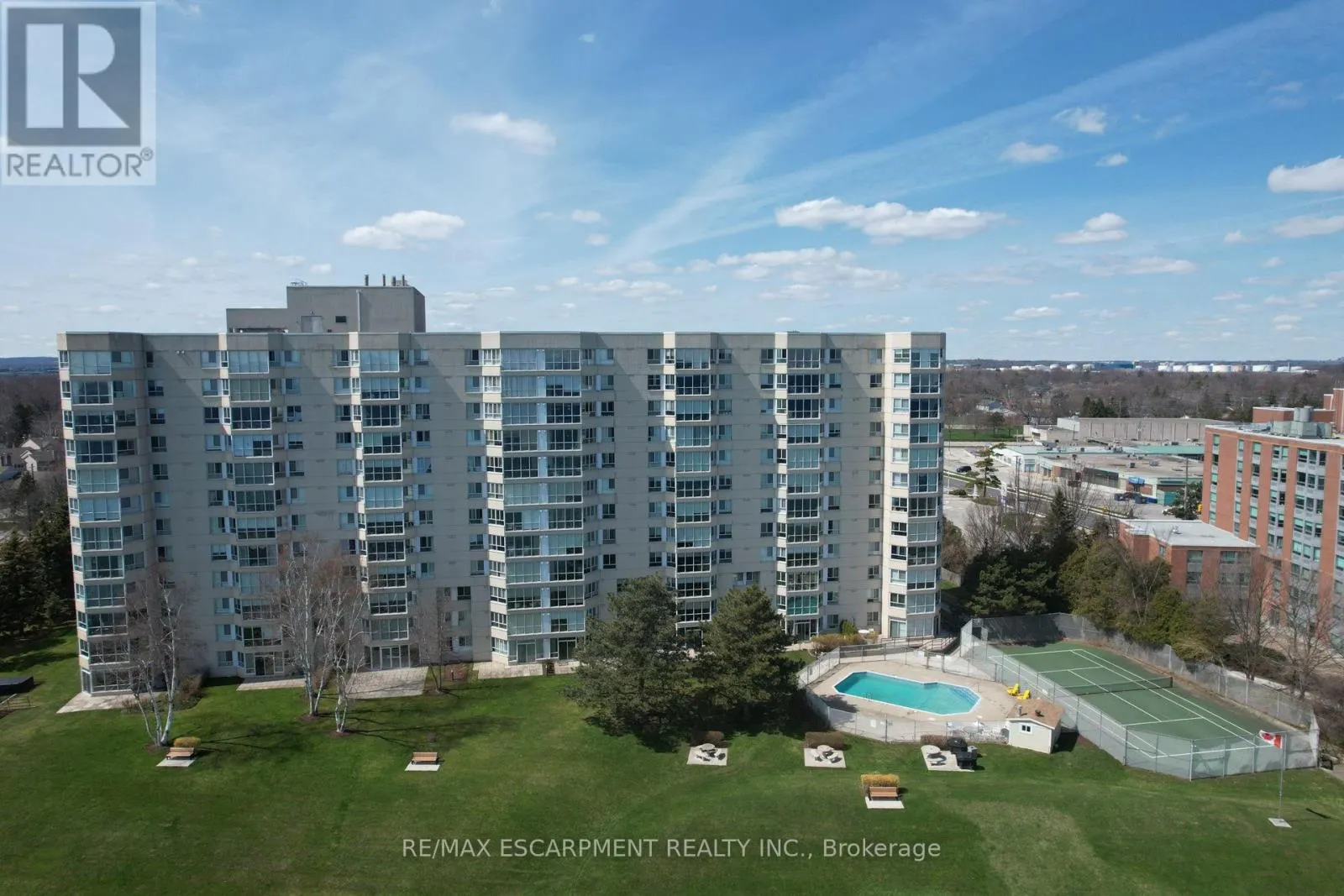 801 - 5280 LAKESHORE ROAD