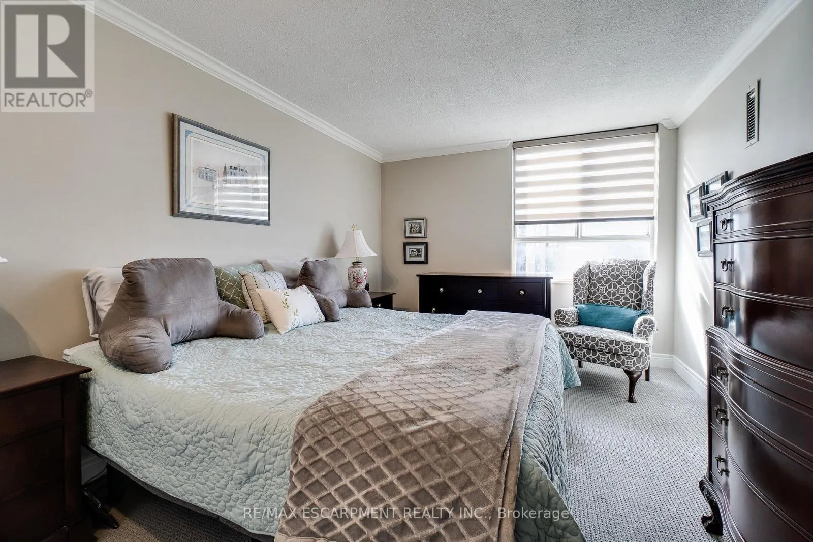 801 - 5280 LAKESHORE ROAD