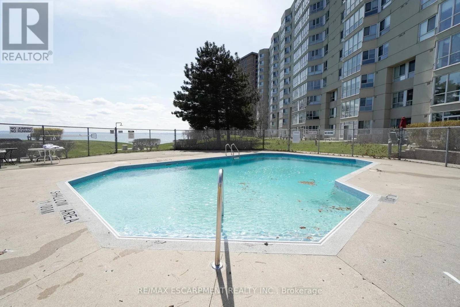 801 - 5280 LAKESHORE ROAD