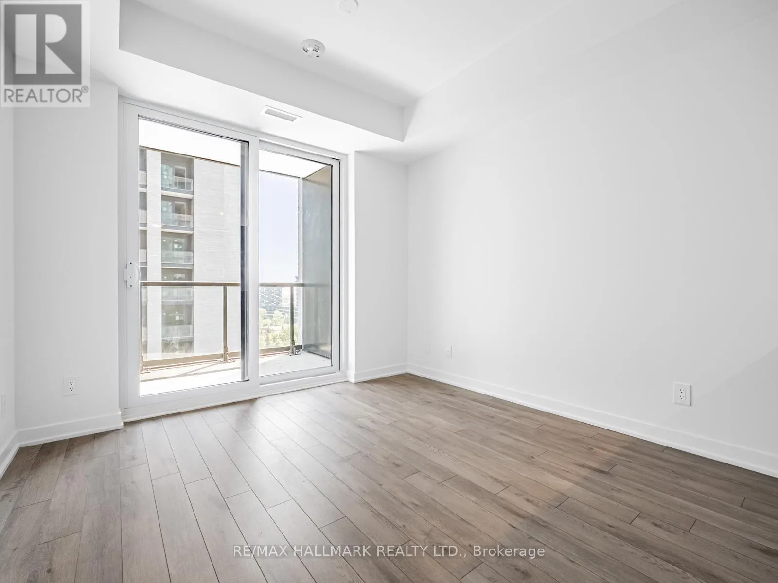 1301 - 3079 TRAFALGAR ROAD