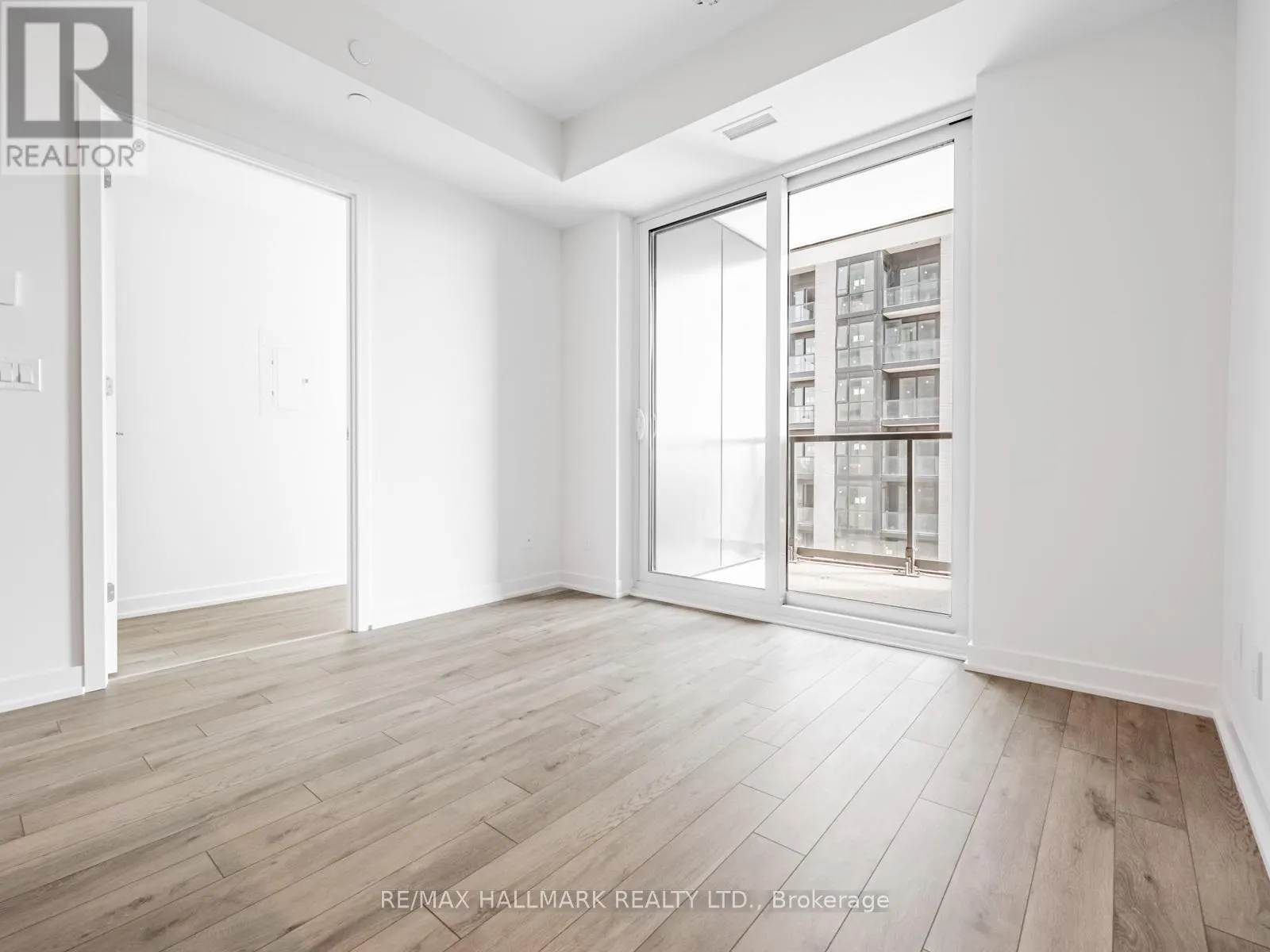 1301 - 3079 TRAFALGAR ROAD