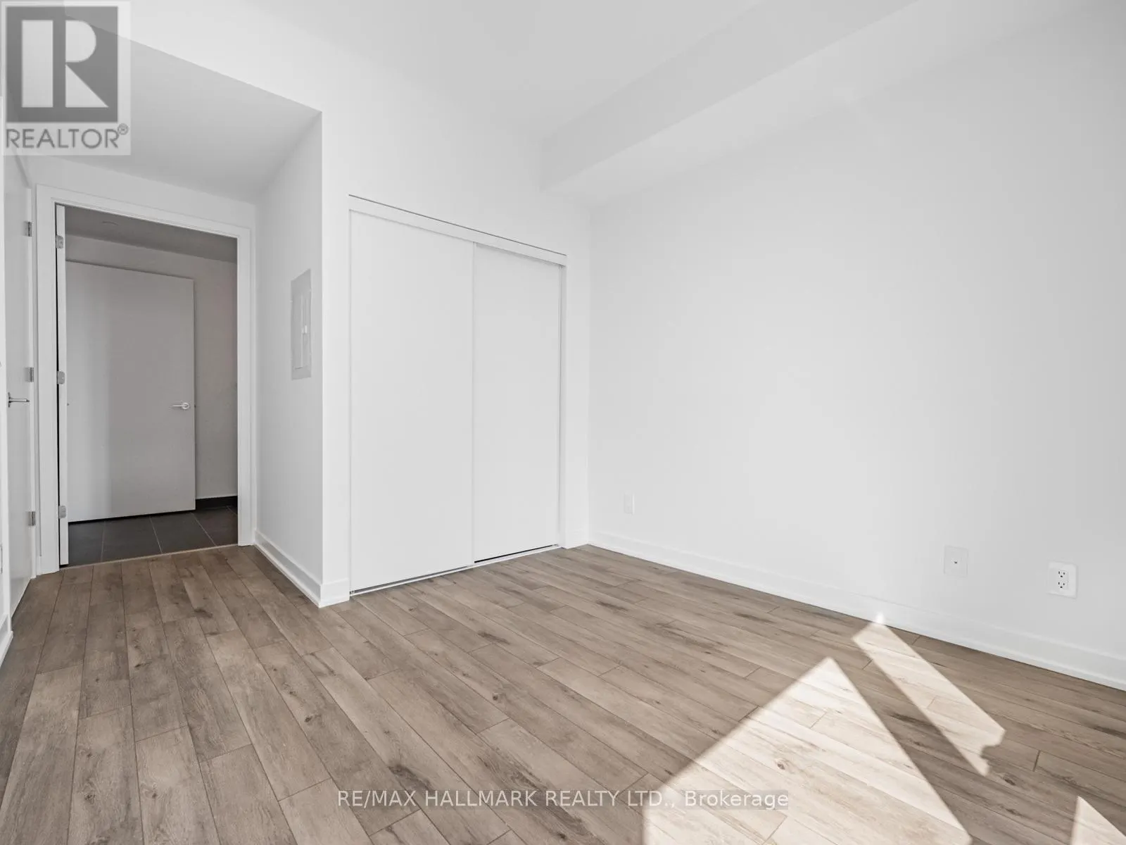 1301 - 3079 TRAFALGAR ROAD