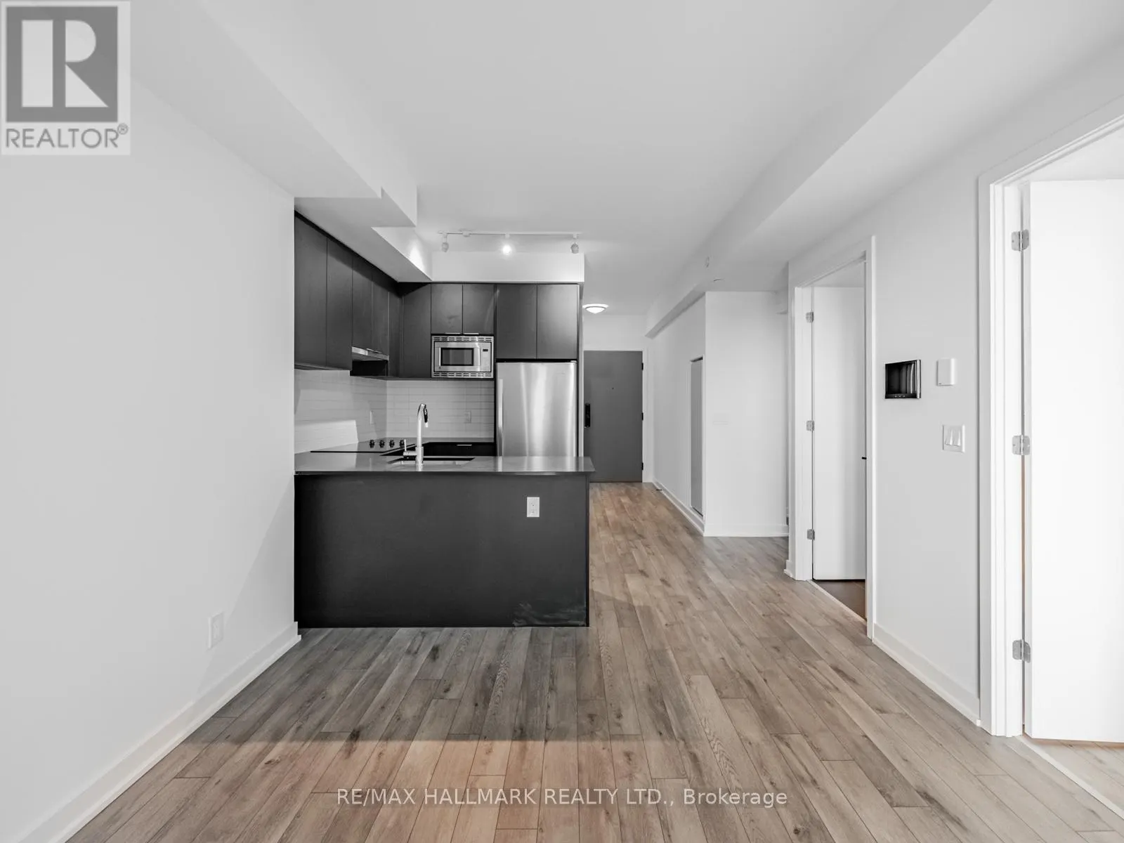 1301 - 3079 TRAFALGAR ROAD