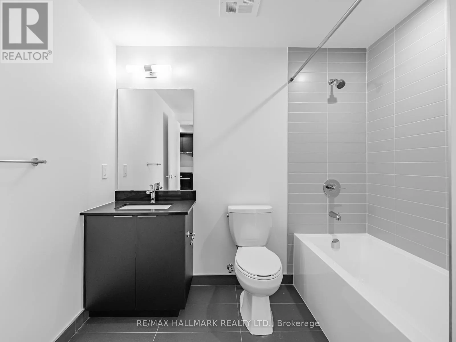 1301 - 3079 TRAFALGAR ROAD