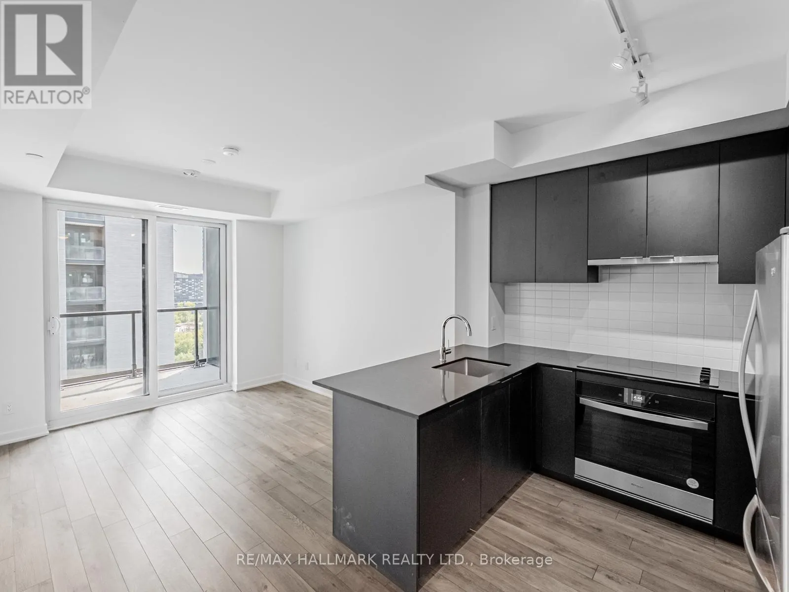 1301 - 3079 TRAFALGAR ROAD