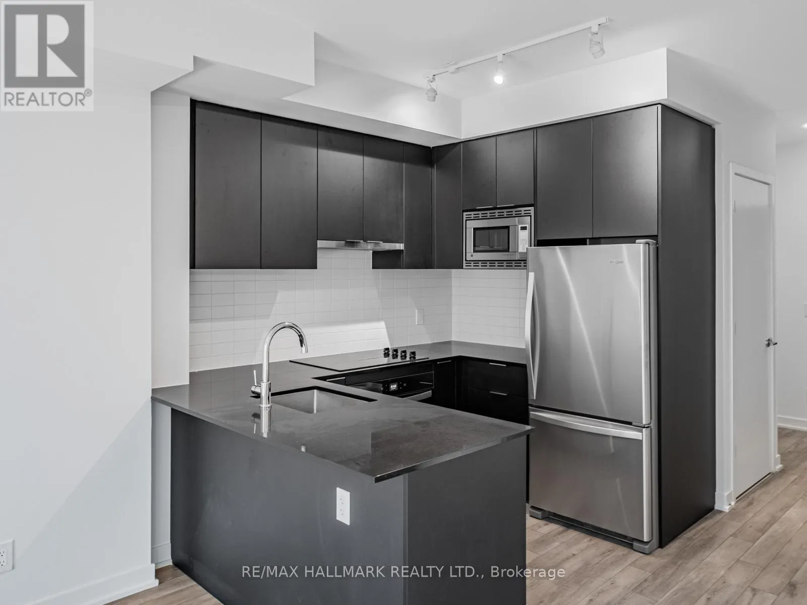 1301 - 3079 TRAFALGAR ROAD