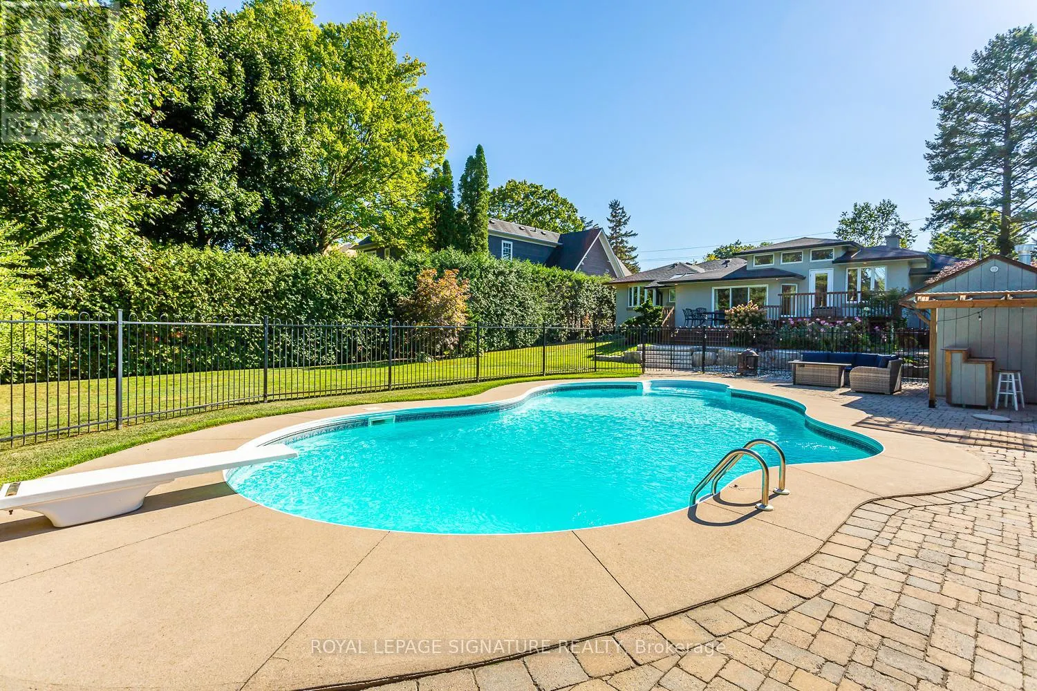 383 MAPLEHURST AVENUE
