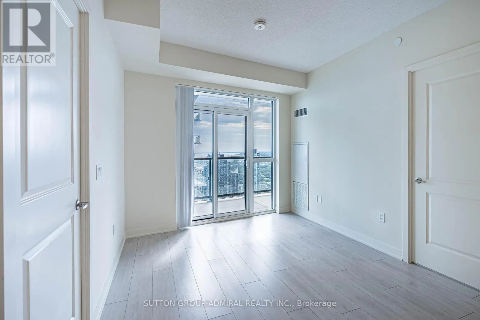 5006 - 38 ANNIE CRAIG DRIVE