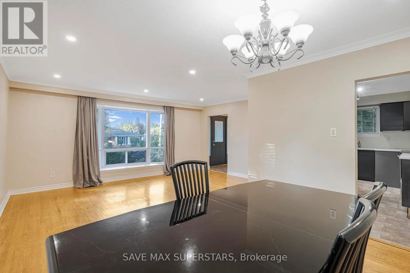 UPPER - 87 PENNINGTON CRESCENT