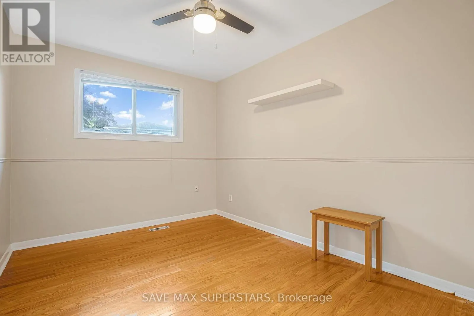 UPPER - 87 PENNINGTON CRESCENT