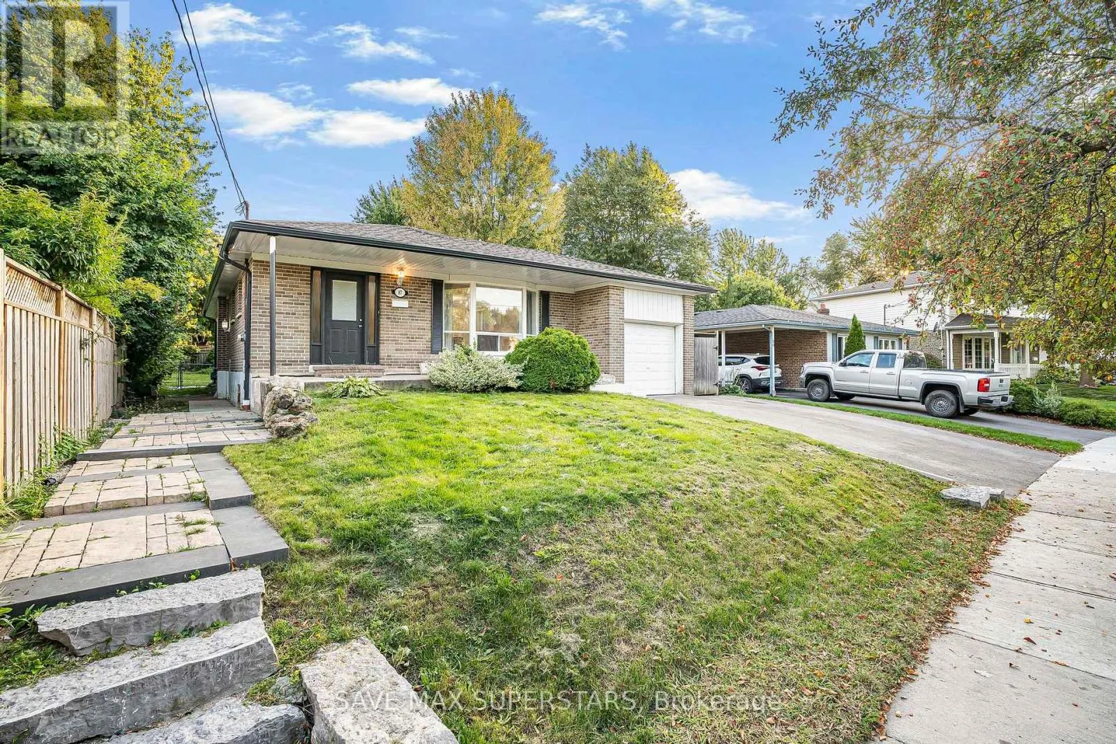 UPPER - 87 PENNINGTON CRESCENT