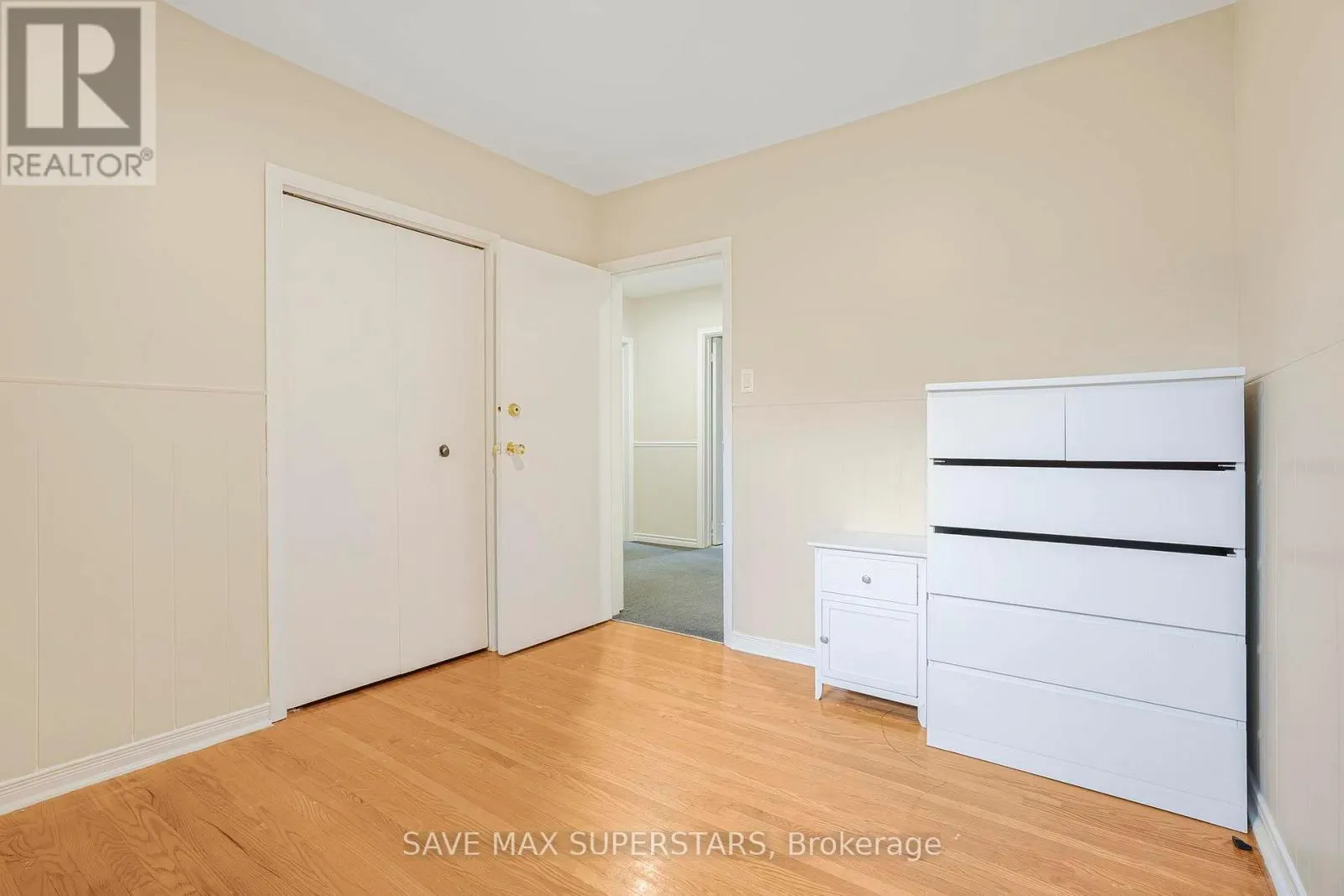 UPPER - 87 PENNINGTON CRESCENT