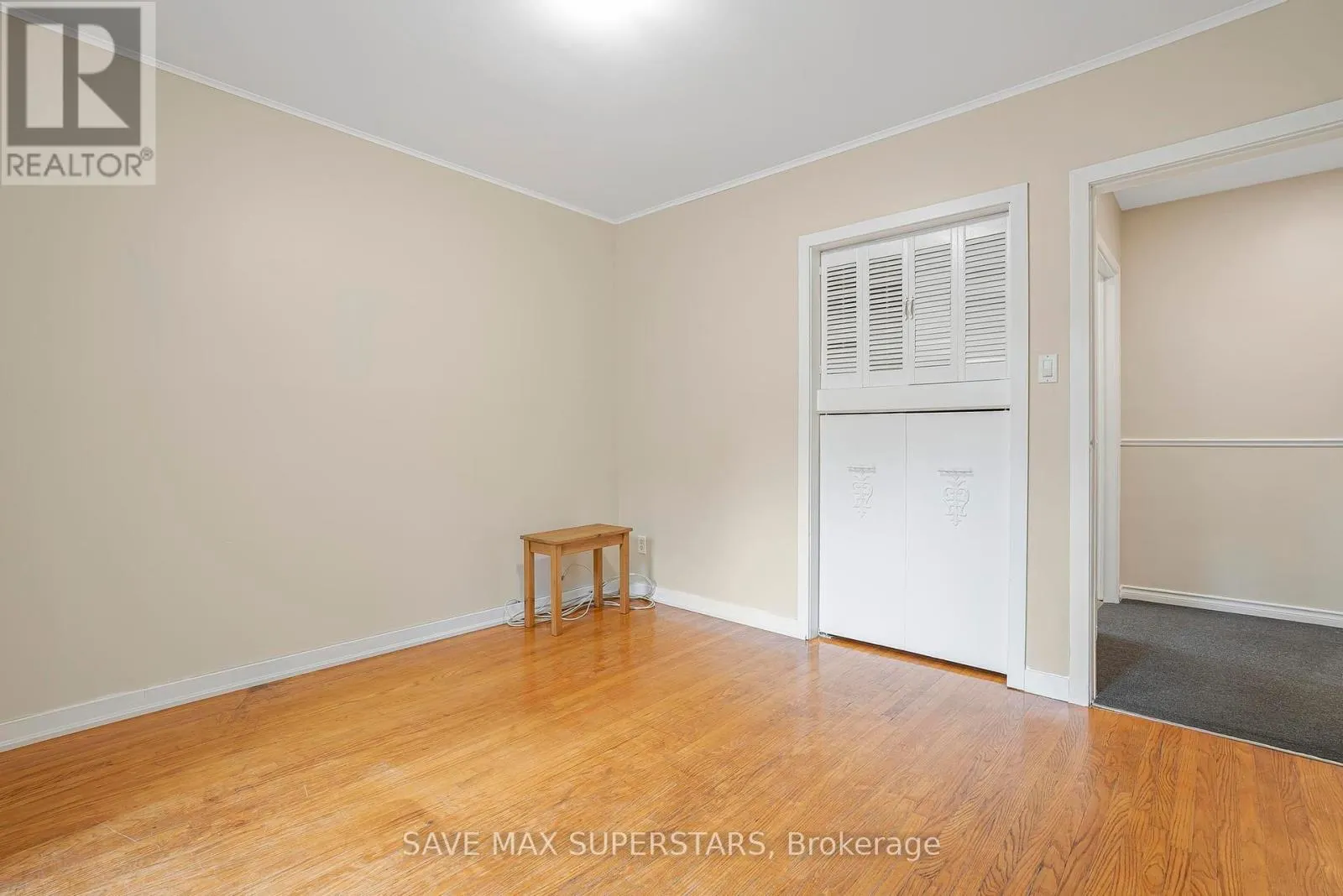 UPPER - 87 PENNINGTON CRESCENT