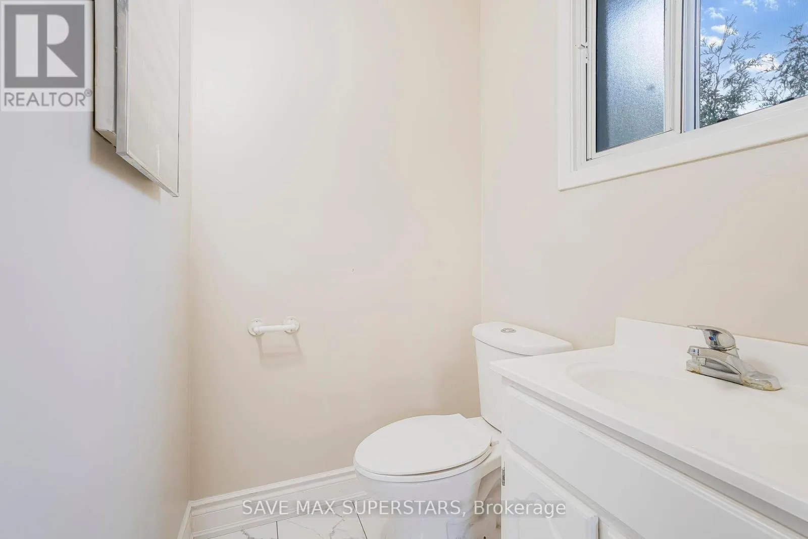 UPPER - 87 PENNINGTON CRESCENT