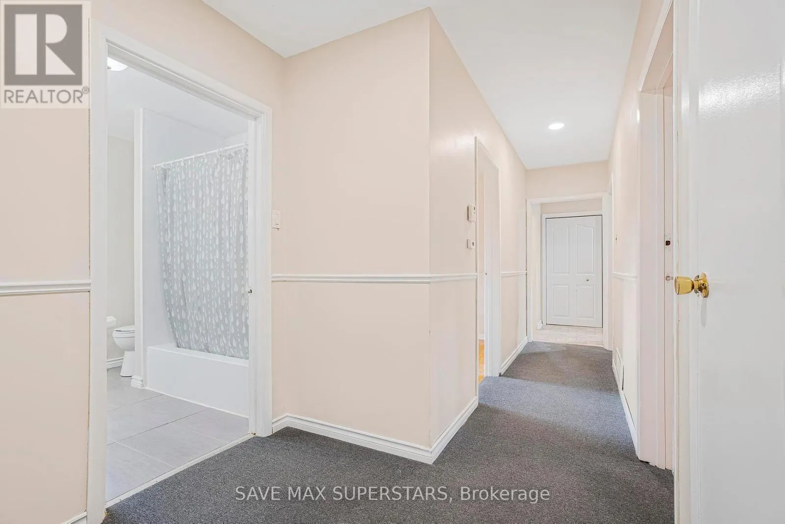 UPPER - 87 PENNINGTON CRESCENT
