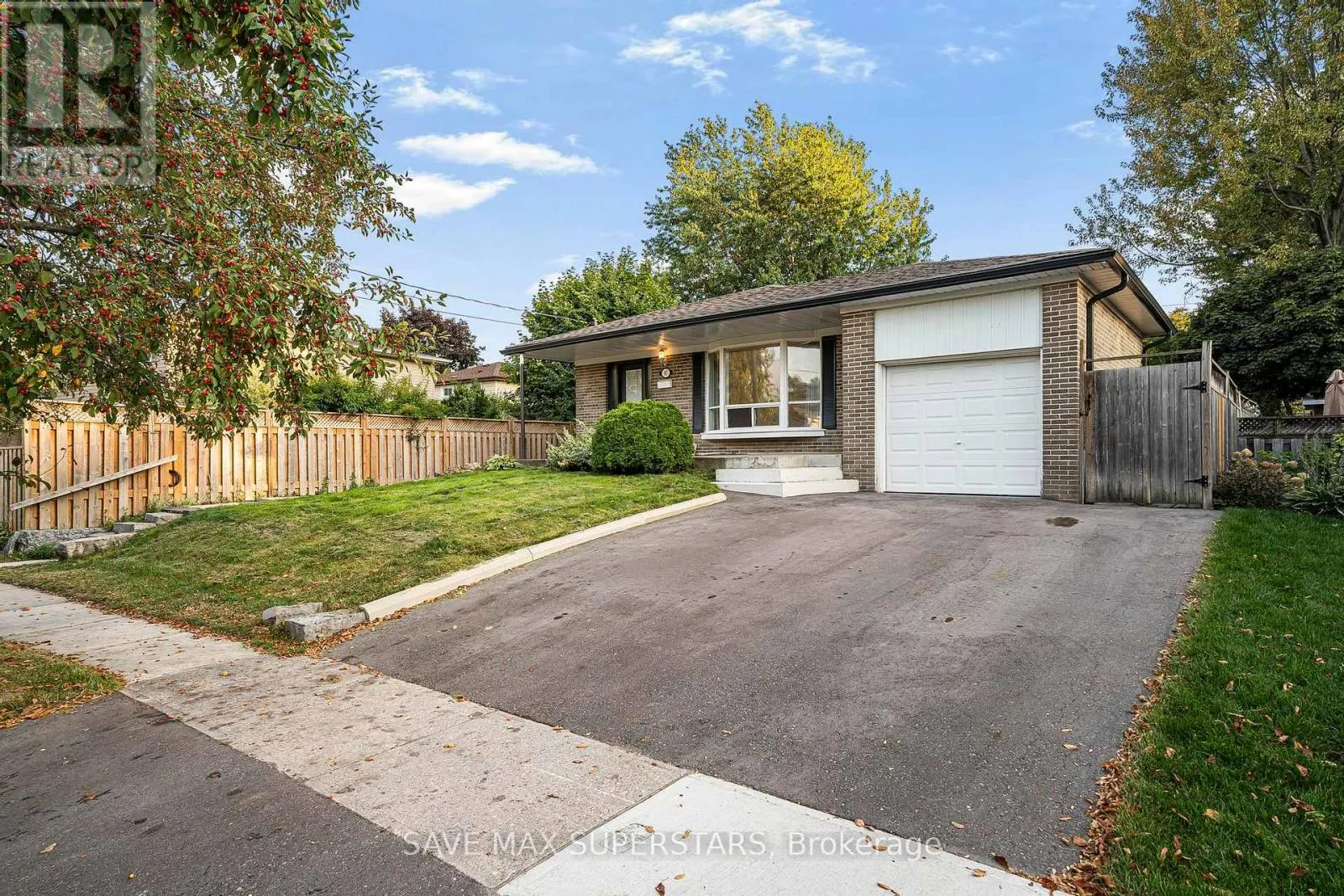 UPPER - 87 PENNINGTON CRESCENT
