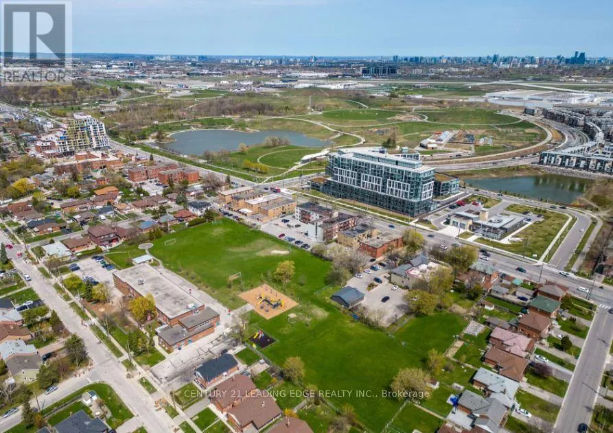 402 - 50 GEORGE BUTCHART DRIVE