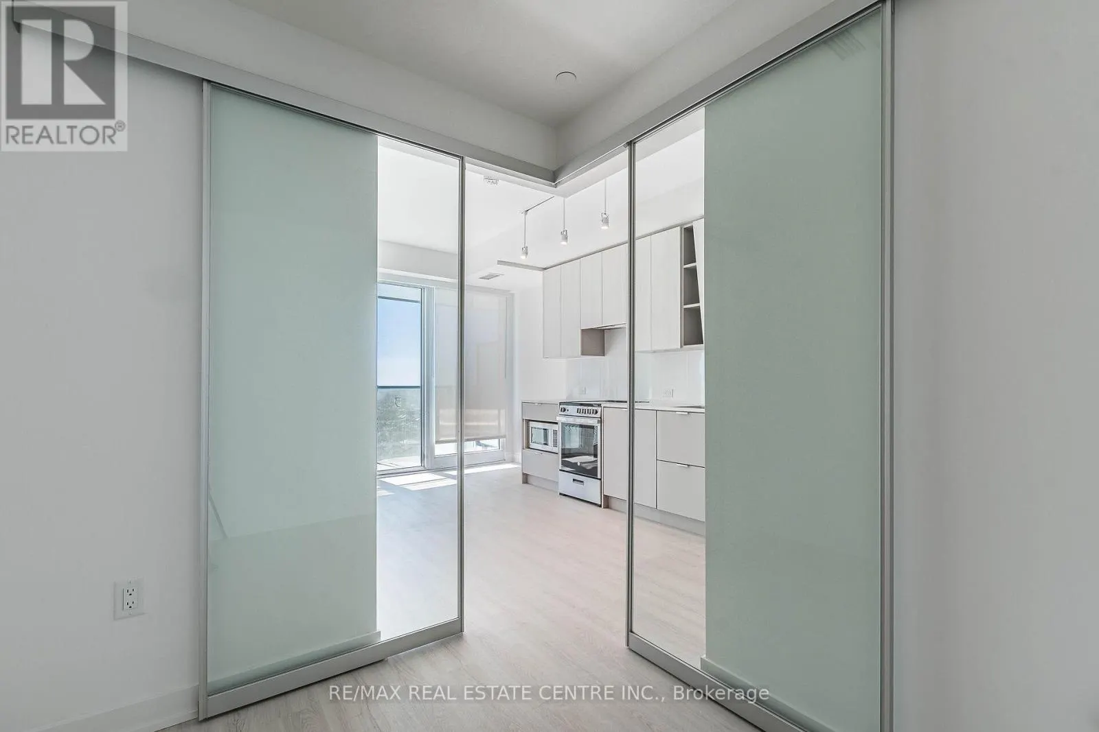 1407 - 3883 QUARTZ ROAD