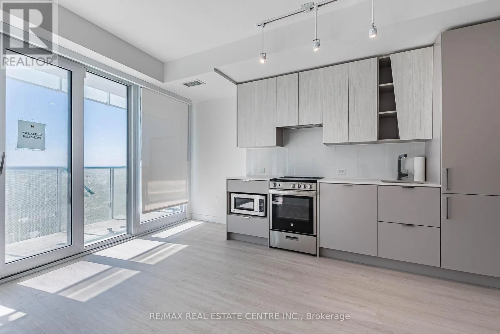 1407 - 3883 QUARTZ ROAD