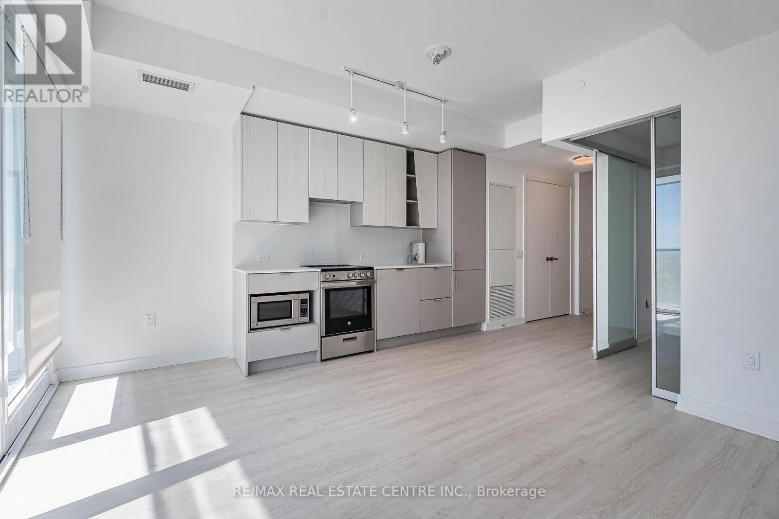 1407 - 3883 QUARTZ ROAD