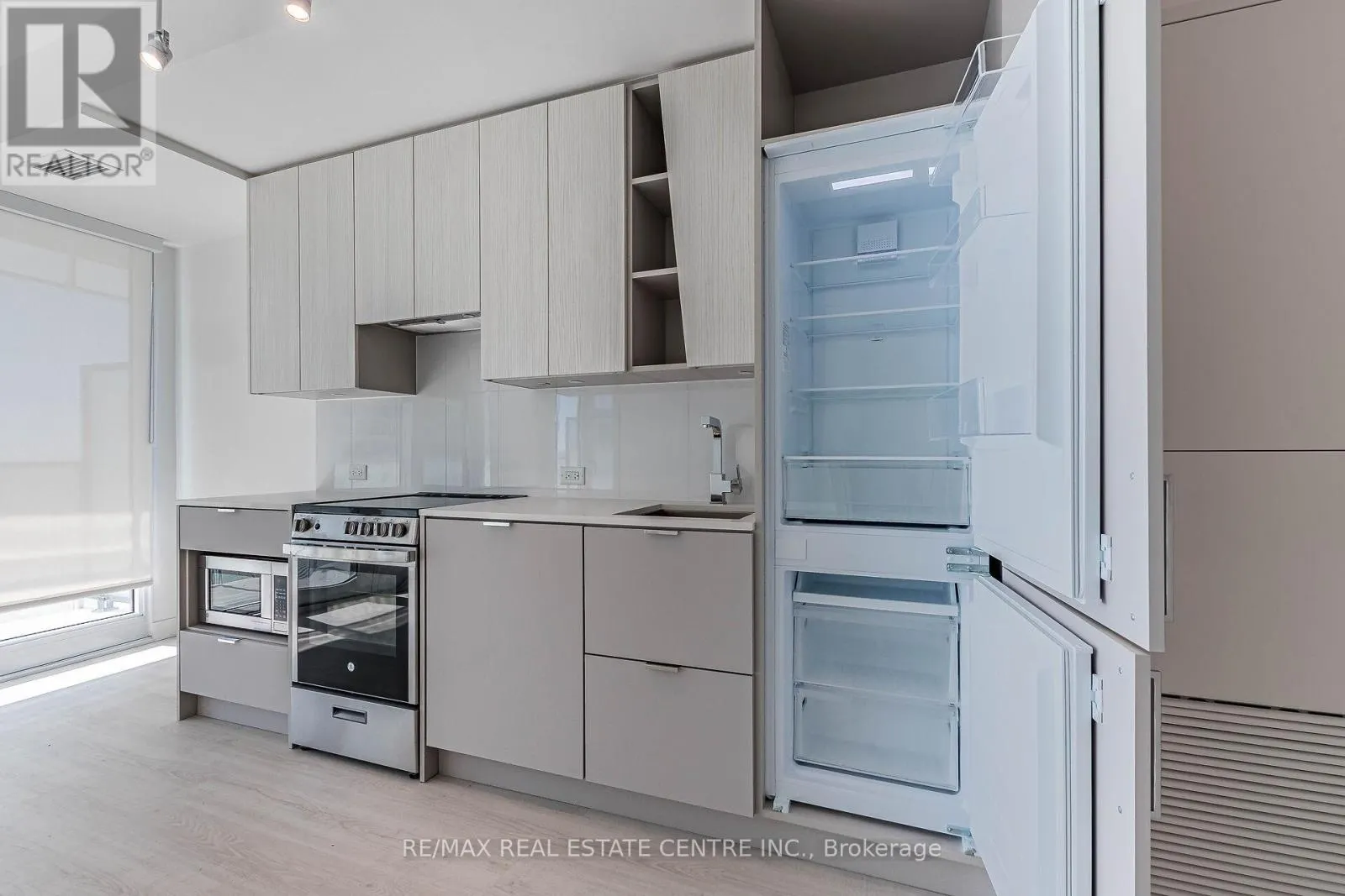 1407 - 3883 QUARTZ ROAD