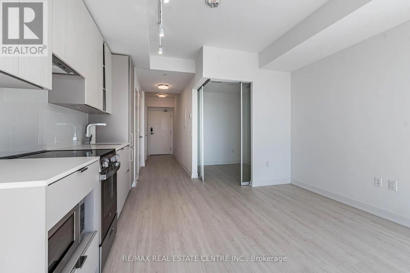 1407 - 3883 QUARTZ ROAD