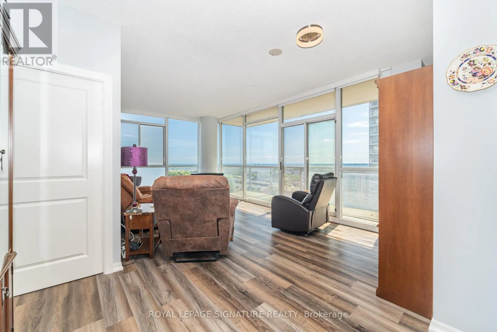 1810 - 225 WEBB DRIVE