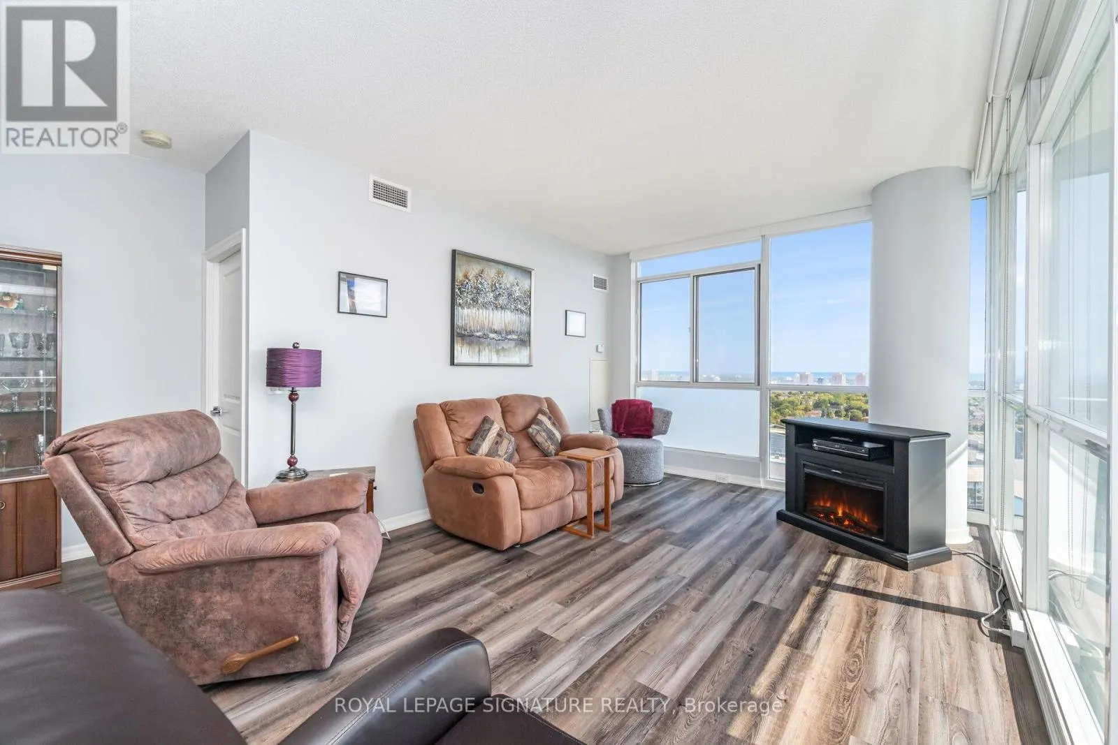 1810 - 225 WEBB DRIVE